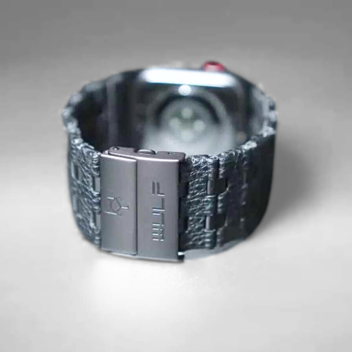 WULF Men's Wide Leather Band is the definition of ruggedness, fitting perfectly on the new 49mm Apple Watch Ultra Titanium and the 45mm, 44mm and 42mm Apple Watch sizes. The wide band has been carefully engineered for easy attachment to your Apple Watch. It takes mere seconds to unleash this fusion of form, style, and function